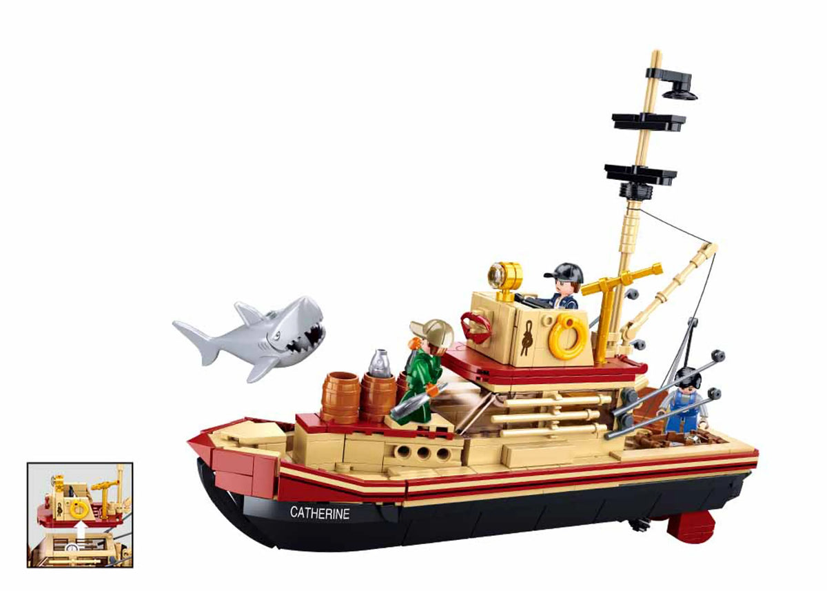 Great Shark Ship Building Brick Kit (592 pcs)