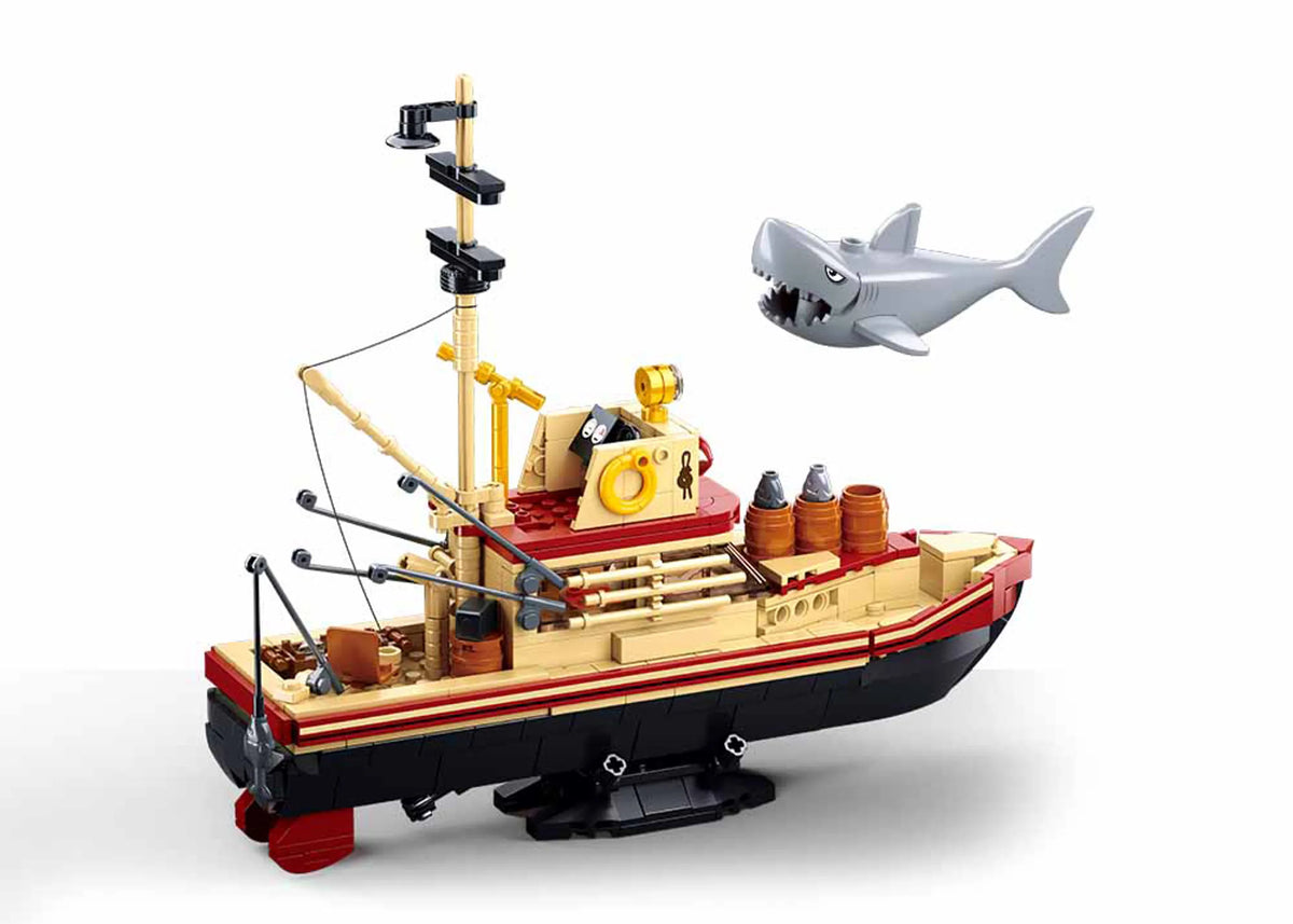 Great Shark Ship Building Brick Kit (592 pcs)